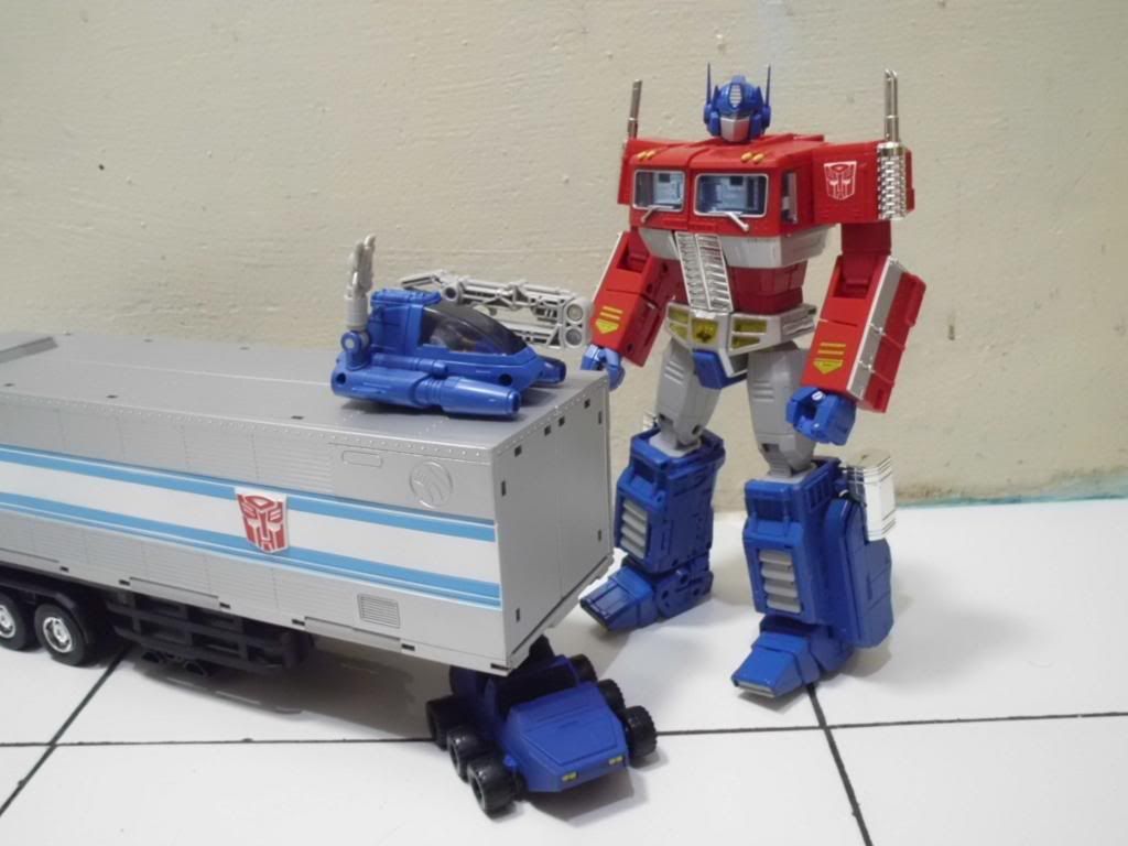 optimus prime toys r us exclusive